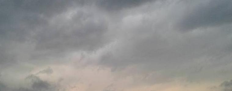 Счупени клони затвориха за кратко пътя Паскалево-Росеново