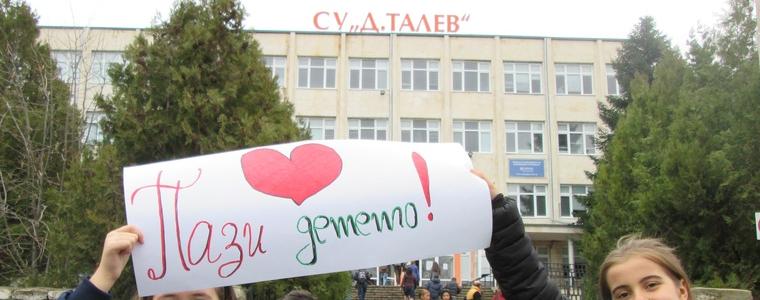 Талевци почетоха жертвите на пътя с мълчаливо присъствие