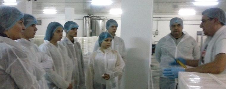 Ученици от СУ „Любен Каравелов“ се запознаха с производството на млечни продукти в Деня на мениджъра