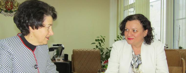 Областният управител запозна министър Ивелина Василева с проекта за почистване коритото на река Батова