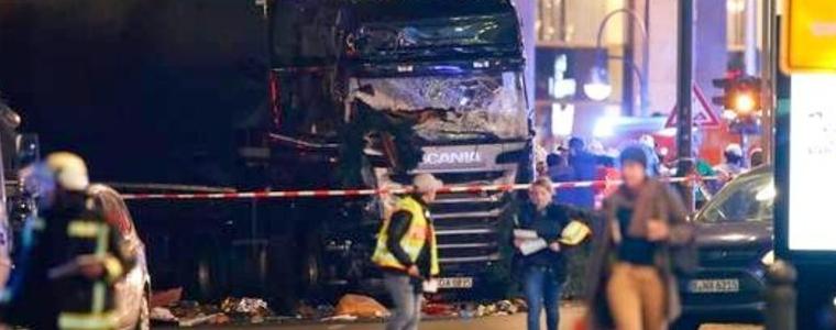 Tрима души са задържани заради кървавия атентат в Берлин