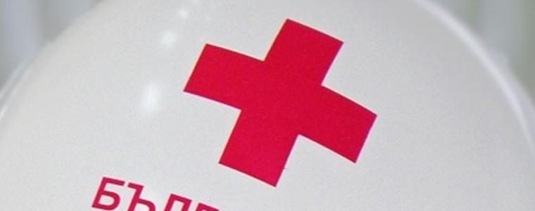 БЧК - Добрич раздава топли напитки на изчакващи шофьори