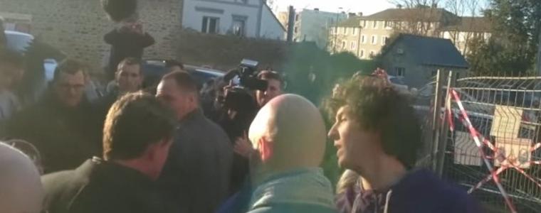 Младеж зашлеви бившия френски премиер Манюел Валс (ВИДЕО)  
