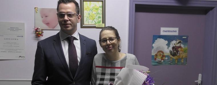Със сребърна пара дари кметът Йордан Йорданов първото бебе на Добрич за 2017(ВИДЕО)
