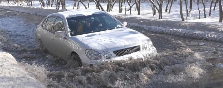 ВиК авария превърна участък от ул. "Никола Петков" в пълноводна река (ВИДЕО)