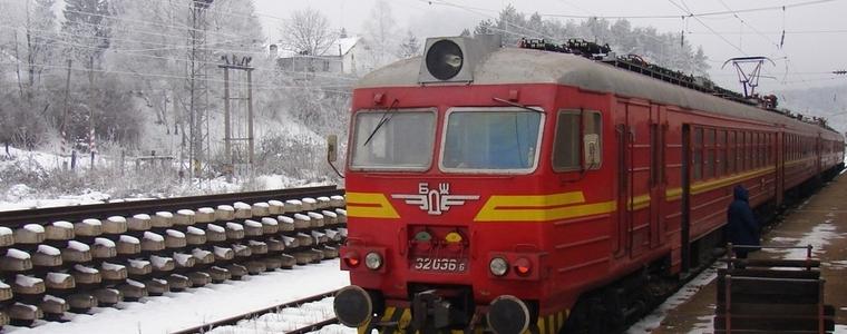Влаковете се движат със закъснение