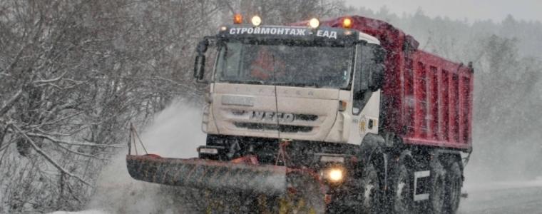 Забраниха движението по всички пътища в 6 области