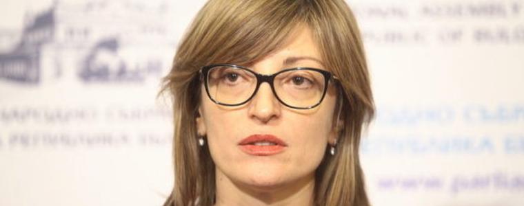 Екатерина Захариева допусна, че не във всички секции ще може да се гласува машинно
