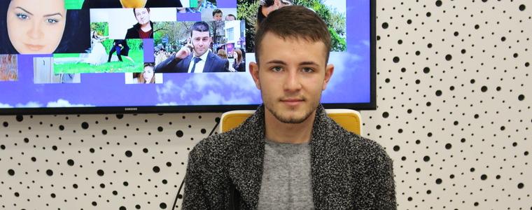 МЛАДИТЕ: Бавната песен бърка дълбоко в душата, казва Борис Байчев (ВИДЕО)