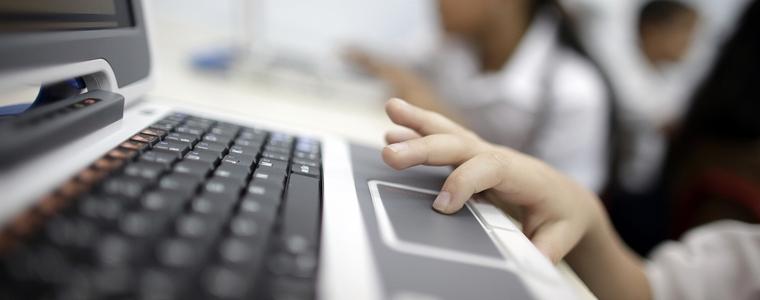 С*ексуалното съдържание онлайн достига 85% от децата, сочи проучване 