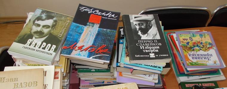 150 броя книги дариха добруджанци за българските неделни училища в САЩ 