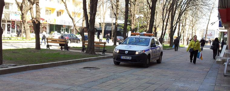 НАГЛОСТ: СОТ-аджия мина със служебен автомобил по центъра, за да… плати сметка 