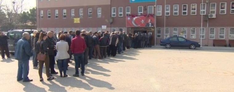 Опашки и напрежение при гласуването в Турция