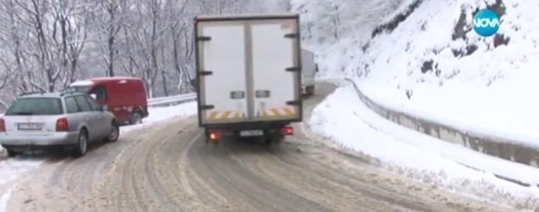 Сняг и катастрофи при проходите на страната