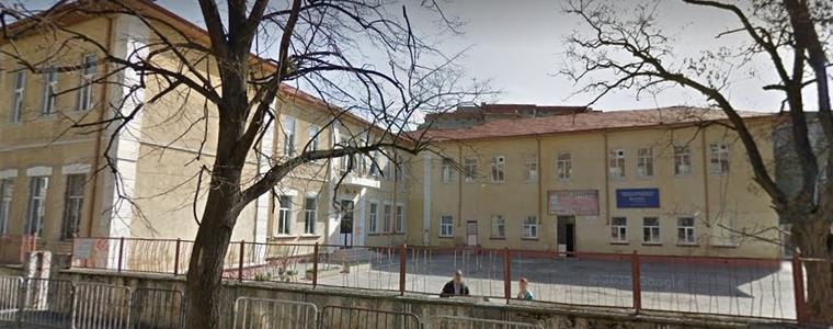 Бившата директорска стая в ОУ "Отец Паисий" може да стане зала за музикални репетиции
