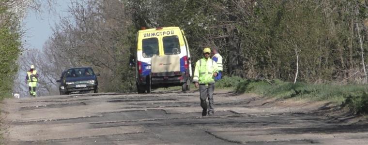 Отлагат ремонта на три пътни отсечки в община Добричка, парите отиват за други девет