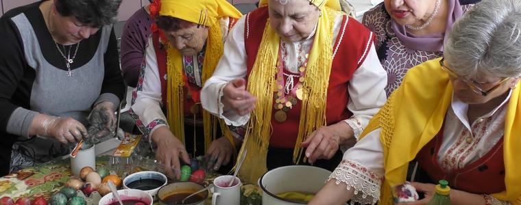 В клуб „Брацигово” пресъздадоха традицията за боядисване на Великденските яйца (ВИДЕО)