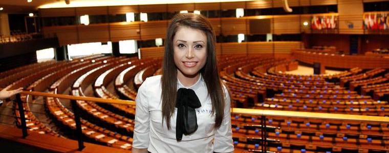 Красива и умна  добричлийка защитава интересите на жителите на Свищов в НС