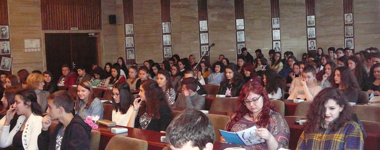 В Нощта на литературата отличиха най-добрите в литературния конкурс на ЕГ „Гео Милев“