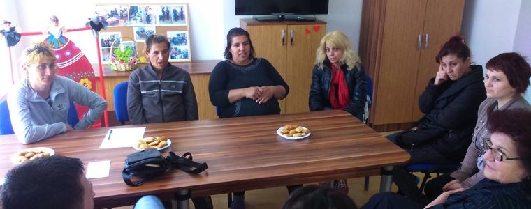 В Общностния център за деца и семейства консултираха бъдещи и непълнолетни майки от уязвими рискови групи 