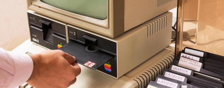 10 юни 1977 г. – Излиза Apple II – първият масово използван персонален компютър