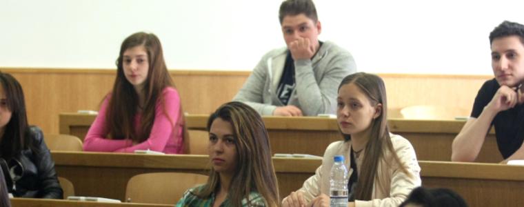 Между управлението на БЗНС и Съединението избират на изпита по история в СУ