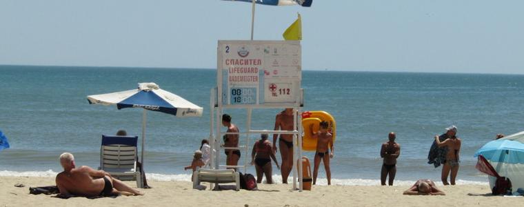 Областният управител подписа договор с БЧК за водноспасителна дейност на четири от неохраняемите плажове в област Добрич	