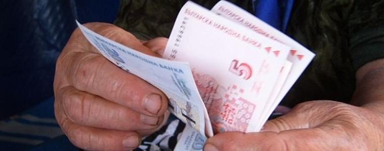 Увеличението на минималната пенсия става чрез дефицит в Бюджета, предупреждава Хасан Адемов