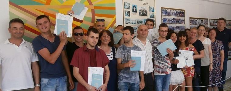 Зрелостниците от специалности в гимназия  Ломоносов получиха дипломите си