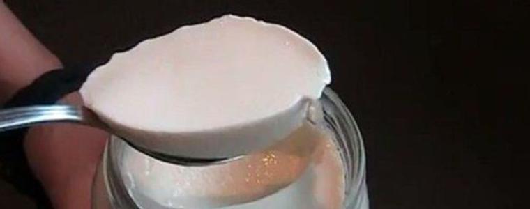 Доказват в лаборатория, че киселото мляко в новите опаковки запазва качествата си