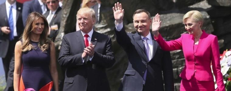 Жената на полския президент учи Тръмп да спазва протокола (ВИДЕО)