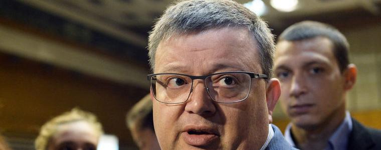 Обвинителният акт за КТБ ще бъде внесен в съда до 20 юли, обяви Цацаров