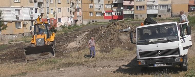 Превръщат сметища в паркинг по програма „Ромакт“ (ВИДЕО)