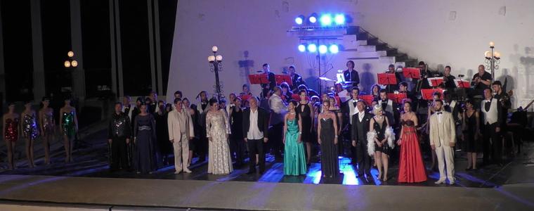 С концерт-спектакъла „Блясъкът на оперетата и мюзикъла“ на ДМБЦ „Стефан Македонски“ завърши културната седмица на Добрич (ВИДЕО)