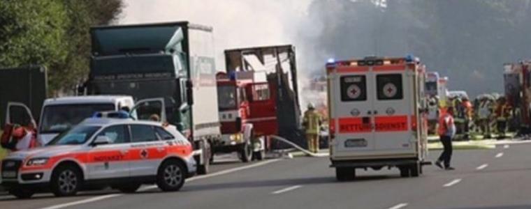 Ужас в Бавария: Автобус пламна след сблъсък, 17 са в неизвестност 