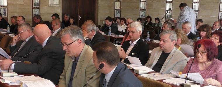 Общинските съветници на Добрич заседават извънредно днес