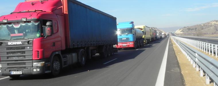 Три километра коли чакат на ГКПП "Маказа"