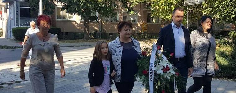 Кметът на Добрич и екипът му поднесоха цветя на паметника на Захари Стоянов