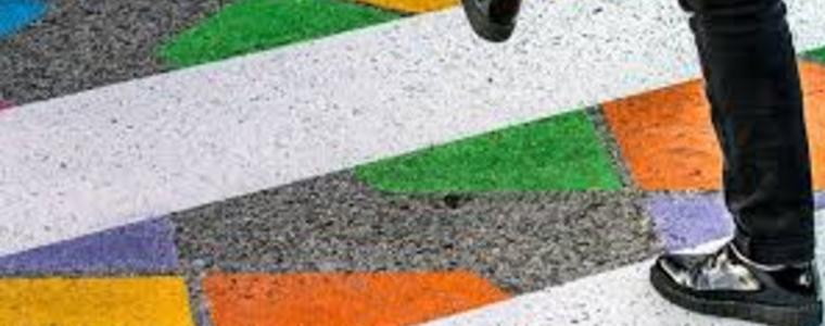 Оцветяват пешеходните пътеки около училищата