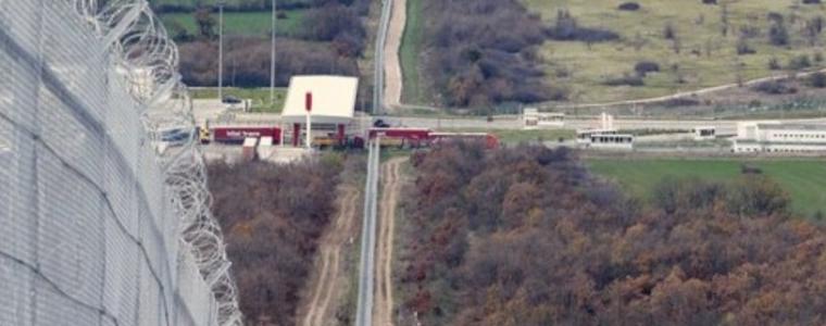 Дъждовете повредили оградата по границата с Турция, ремонтират я