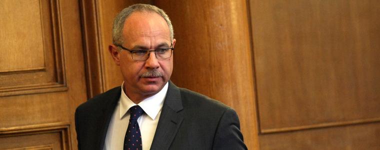 Гласуваха оставката на Антон Тодоров