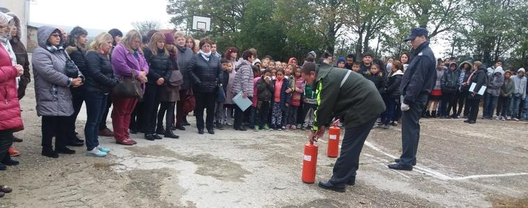 Показно занятие по гражданска защита се проведе в Хитово