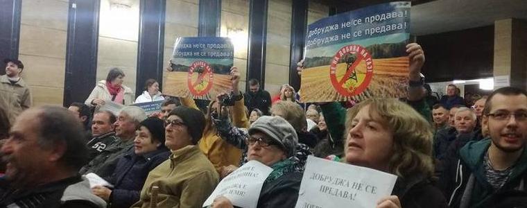 Над 3 часа продължи общественото обсъждане на доклада за ОВОС в Генерал Тошево (ВИДЕО)