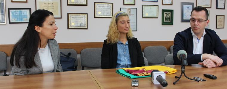 Лекоатлетката  Радосвета Симеонова получи флаг на община Добрич от кмета и обещание за финансова подкрепа (ВИДЕО)