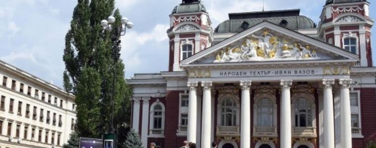Родните театри биха кината по приходи 
