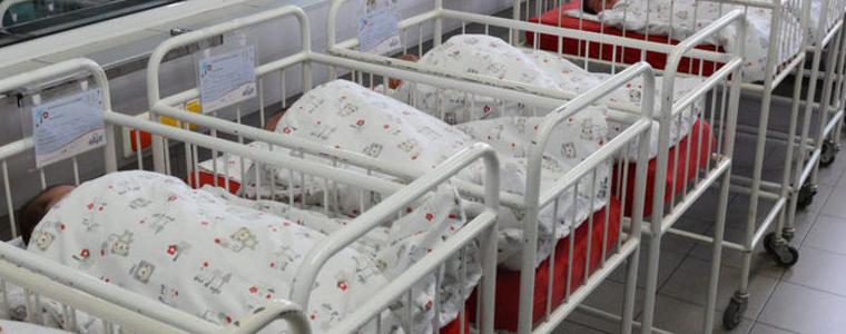 Годината приключва с близо 5000 новородени по-малко