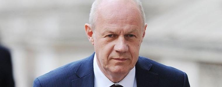 Заместникът на Тереза Мей подаде оставка