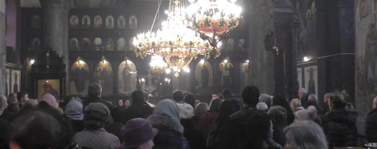 Миряни изпълниха на Богоявление храмовете в Добрич (ВИДЕО)