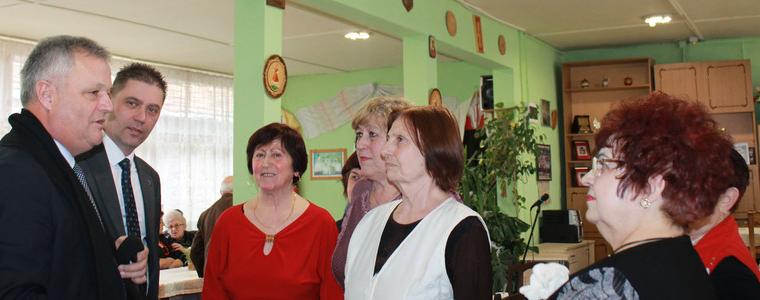 Депутатът Пламен Манушев се срещна с възрастни хора от Добрич