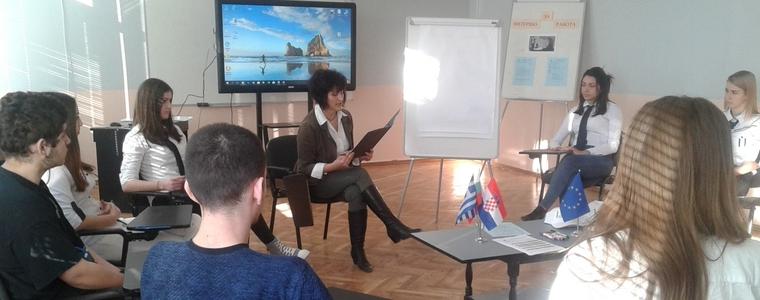 Единадесетокласници от СУ „Димитър Талев“ участват в тренинг за професии